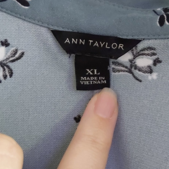 ♻️DONATED♻️ Light Blue/Grey Patterned Top - Picture 2 of 3